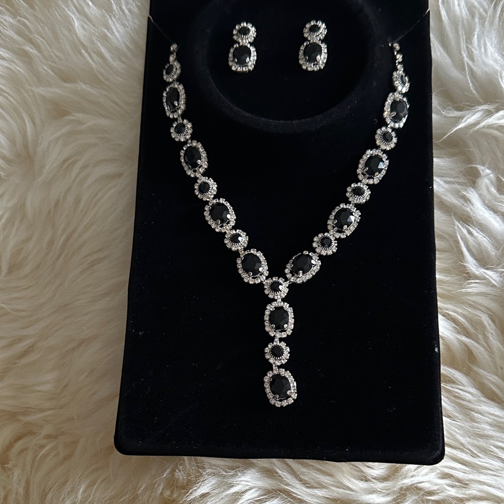 Elegant Silver Necklace and Earring Set